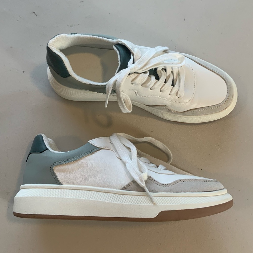 Universal Thread Flora Women’s colorblock lace-up fashion sneakers Size 7.5